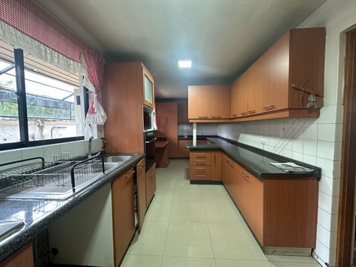 Casa En Villa Con Amplio Jardín, Cercana Al Centro - Chillán