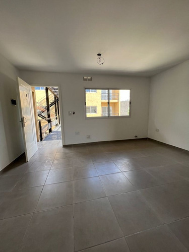 Imagen 3 de 11 de Departamento En Venta En José C Paz