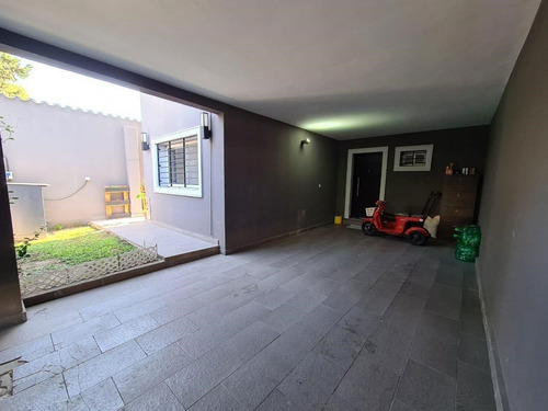 Casa En Venta En Ituzaingó, G.b.a. Zona Oeste, Argentina