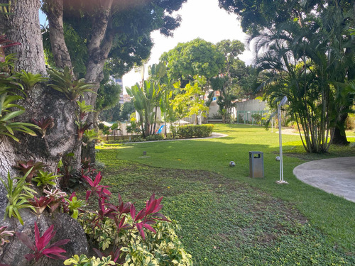 Vendo Apartamento En La Florida En Un Excelente Condominio
