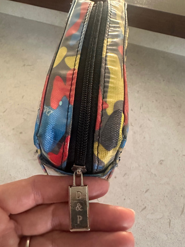 Cartuchera Dyp . 52 Lápices Con Bolsillo Interior. Belgrano Camuflado Azul - Amarillo Y Rojo Camuflado (Usado)