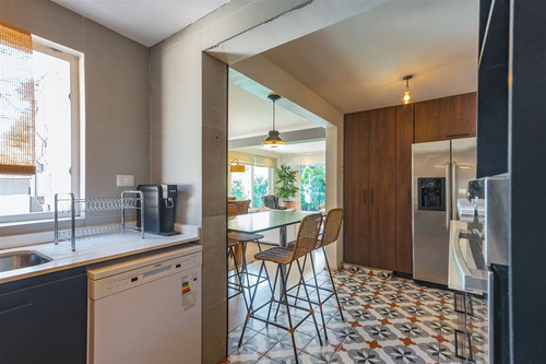 Casa En Venta De 4 Dorm. En Las Condes