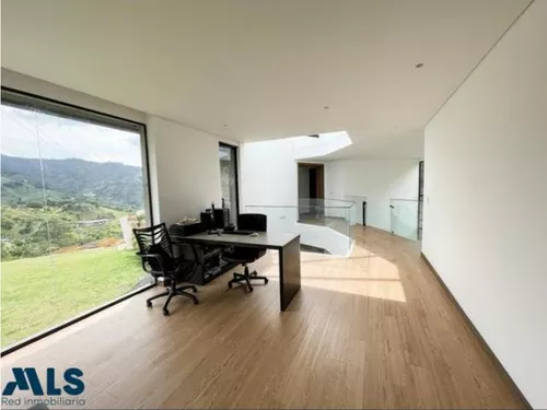 Hermosa Casa Moderna En El Escobero(mls#242569)