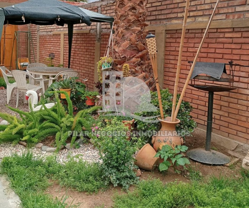 Vendo Casa En Zona Centro De Godoy Cruz - Mendoza