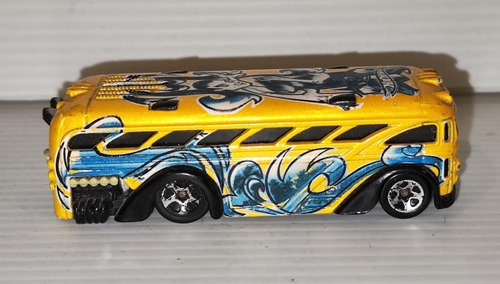 Hot Wheels Surfin' S'cool Bus 2004 Tag Rides 3/5
