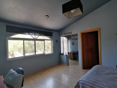 En Venta Casasa En Carretas, Gran Ubicación, 4 Recamaras, 5.5 Baños, Cto De Serv