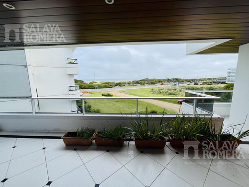 Venta - Departamento De 3 Dormitorios En Suite Mas Servicio Primera Linea Playa Brava Sap5498912