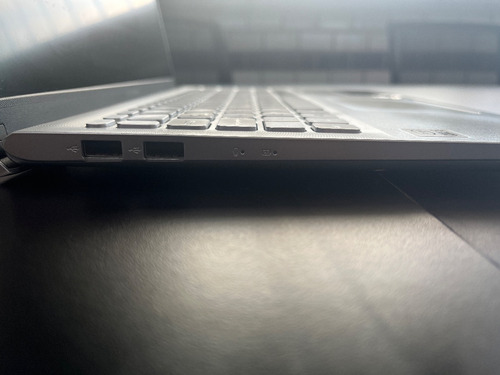 Laptop Asus Vivobook 15.6 Intel Core I5 12gb Ram 256ssd (Usado)