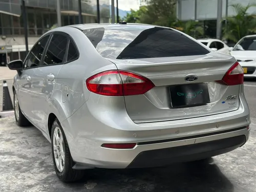 Ford Fiesta 1.6 Sportback Se Mecánica