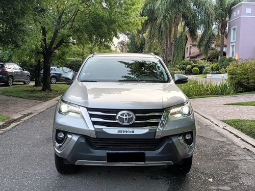 Imagen 14 de 15 de Toyota Sw4 2019 2.8 Srx 177cv 4x4 7as At