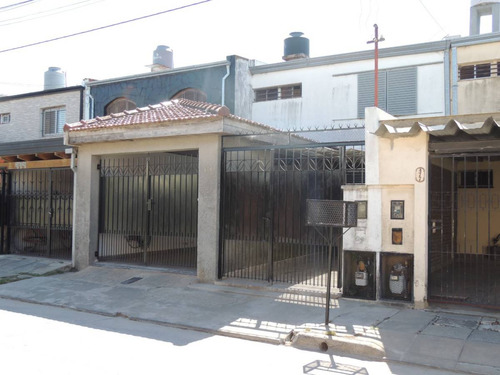 Casas De 3 Dormitorios, Patio Y Cochera En Berisso