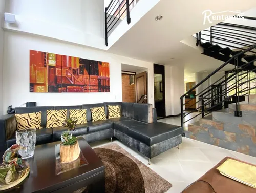 Casa En Arriendo En Loma Del Escobero. Cod A11426