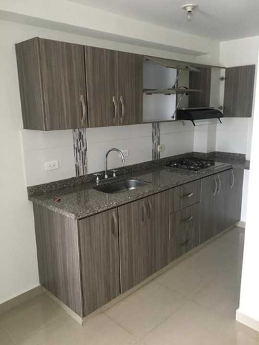 Vendo Apartamento Con 2 Parqueaderos Cubiertos Y Cuarto Útil