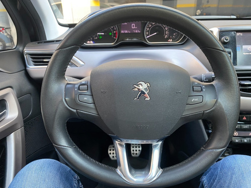 Imagen 16 de 25 de Peugeot 208 Feline 2017 Pack Cuir Titular Impecable
