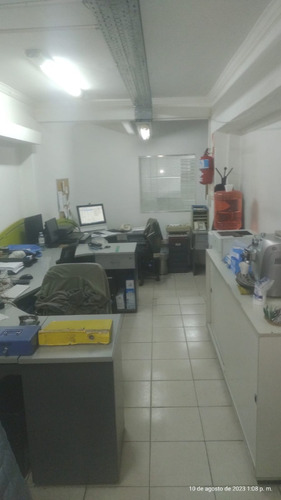 Local Con Oficinas Y Deposito