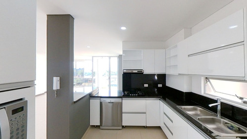 Apartamento Moderno En Condominio Campestre Altana, Barrio Pance. 131 M2, Piso 5, Ascensor, 2 Habitacioenes