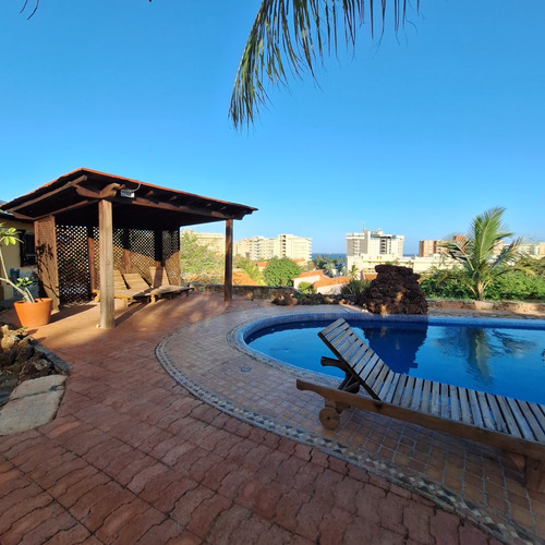 Venta De Casa Remodelada En Loma Real Playa El Ángel Pampatar