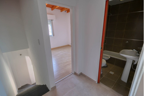 Imagen 6 de 23 de Casas En Venta En La Plata. Duplex Con Verde