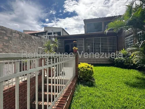 Casa En Venta. Urb. Alto Prado.