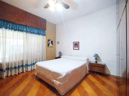 Espectacular Casa De 4 Ambientes Con Amplio Fondo Parque