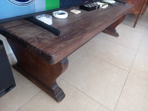 Banco De Madera Maciza Y Antigua. Para Aprovechar. Madera Marrón