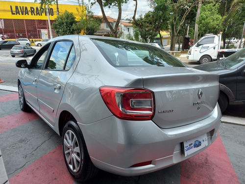 Imagem 4 de 11 de Renault Logan 2015 1.0 16v Expression Hi-flex 4p