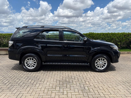 Toyota Hilux SW4 3.0 SRV 4X4 7 LUGARES 16V TURBO INTERCOOLER DIESEL 4P AUTOMÁTICO
