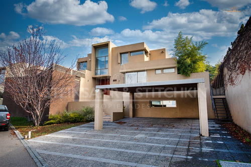 Hermosa Casa Condominio I 6d 5b I Los Bravos I Craighouse