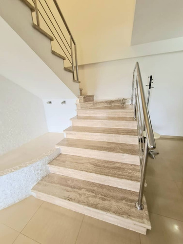 Imagen 5 de 9 de Apartamento Duplex Amoblado Y Equipado, Res Holiday Palace Ii, Urb. Las Chimeneas. Carlos Tona, 04129305244 Cod: Lema-640