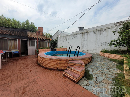 Venta De Casa 4 Ambientes Con Cochera Y Patio Con Parrilla Y Piscina En Wilde