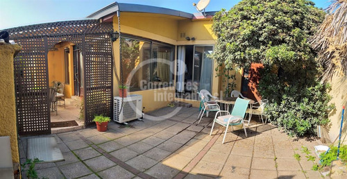 Casa Pedro Valdivia / Rodrigo Araya, 5 Dorm. 2 Baños, 2 Esta