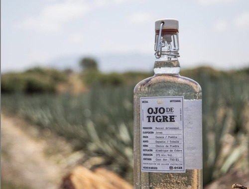 Imagen 3 de 3 de Mezcal Ojo De Tigre Joven 750 Ml