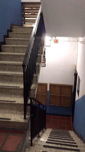 Edificio Comercial Y De Oficinas En Boleita Sur Muy Bien Ubicado A Pie De Calle