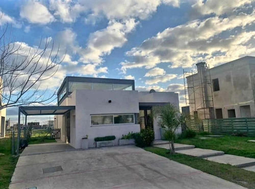 Imagen 2 de 12 de Hermosa Casa Puertos Barrio Araucarias!!!