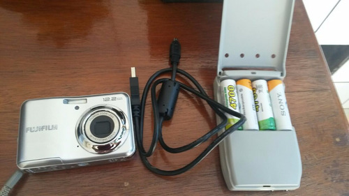 Camera Digital Fujifilm 12.2 + Carregador  + Cartão Memória