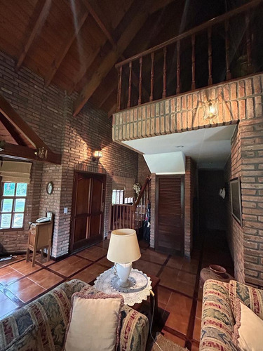 Casa Sobre Golf De Muy Buena Calidad En Excelente Ubicación 2 Lotes