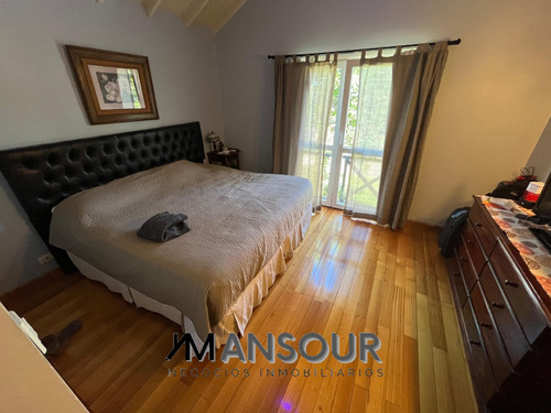 Amplio Chalet Sobre 660m2 De Terreno Permuta Castelar