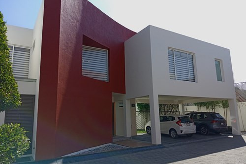 Casa En Condominio En Venta En El Centro De Metepec Con 4 Lugares De Estacionamiento