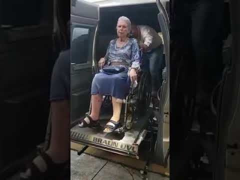 Imagen 3 de 5 de Taxi Para Discapacitados Con Rampa (silla De Ruedas)
