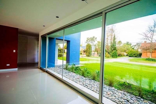 Imagen 2 de 30 de Casa De Estilo Racionalista En Venta En Country San Diego - Moreno