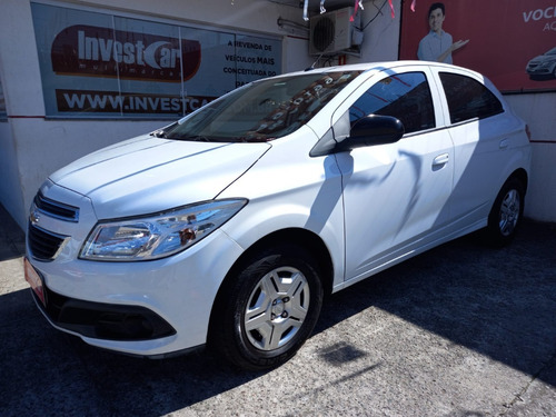 Imagem 2 de 13 de Chevrolet Onix