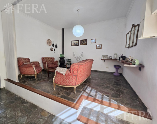 Venta Casa 3 Ambientes Con Cochera Y Piscina En Quilmes Oeste