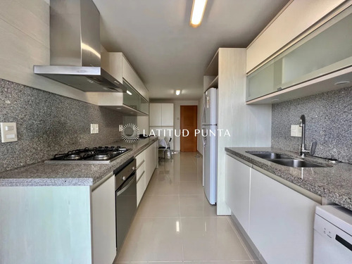 Mansa, Apartamento De 3 Dormitorios Más Dependencia