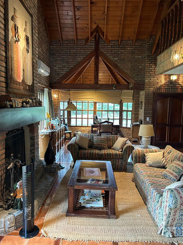 Casa Sobre Golf De Muy Buena Calidad En Excelente Ubicación 2 Lotes