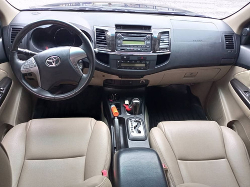Imagen 9 de 16 de Toyota Fortuner Sr