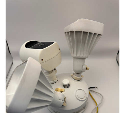 Cámaras Wifi De Seguridad Swann Floodlight Con Reflector (Usado)