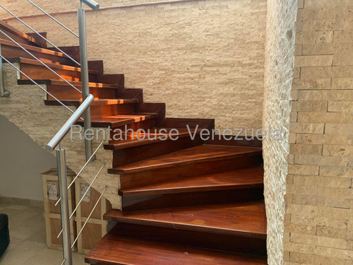 Buscas Una Quinta Donde Puedas Compartir Momentos Con Tus Familiares Y Amigos? Aqui La Tienes,moderna, Calle Cerrada Vigilancia Privada,amplia Y Bella Cocina Para Disfrutarla. Está En Alto Hatillo