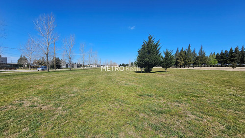 Terreno En Venta Al Golf De 1800 M2 En Fincas De San Vicente
