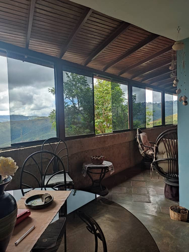 Venta De Casa En Urb. Los Haticos El Junquito
