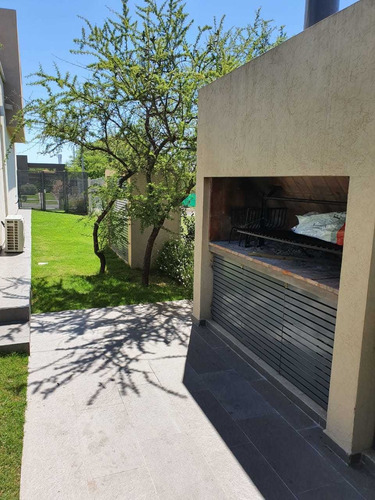 Imagen 7 de 8 de Casa De 3 Dormitorios En Barrio San Alfonso Del Talar